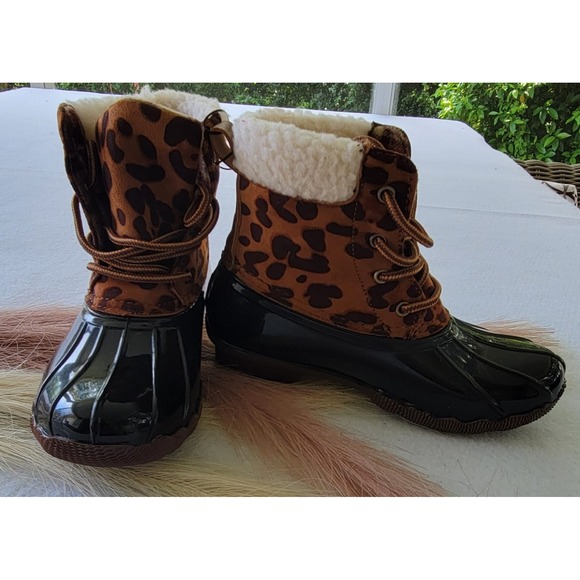 Laundry Heart  Girls duck boot leopard print, Size 2 - Picture 4 of 7
